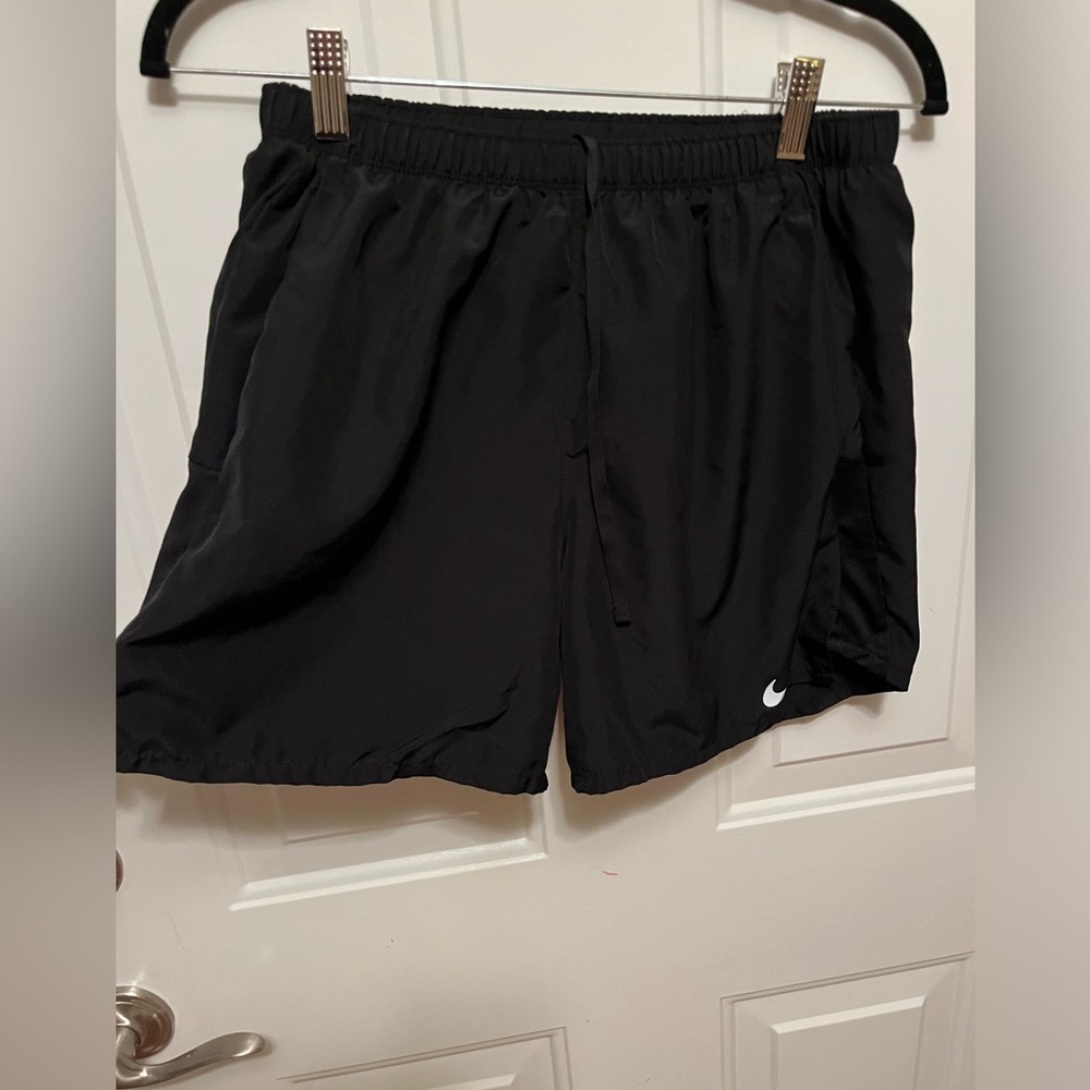 Men’s Nike Running Shorts 5 inch lined.
